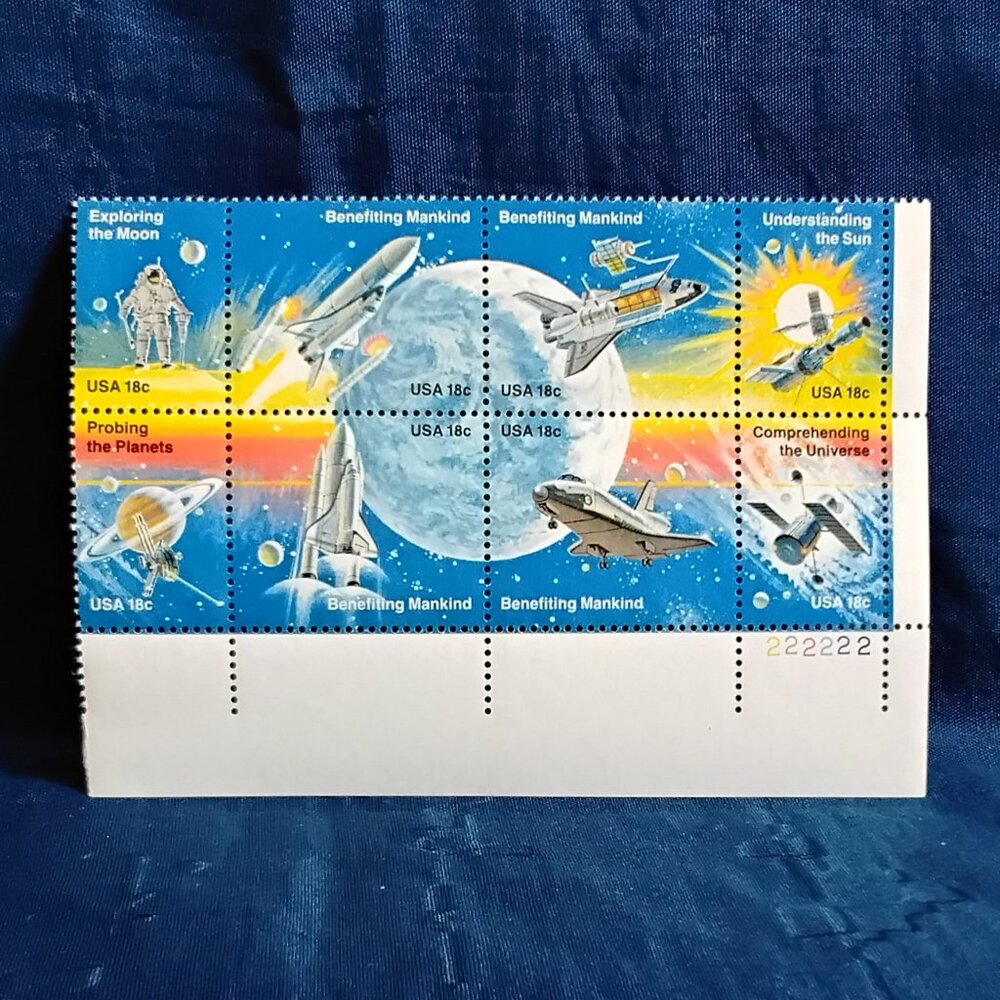 Uncirculated USA 1981 Space Achievement:... Block of Eight 18 Cent Stamps!!